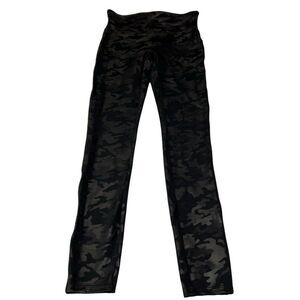 SPANX Women's faux leather camo black Mid-rise waisted shaping‎ leggings Medium